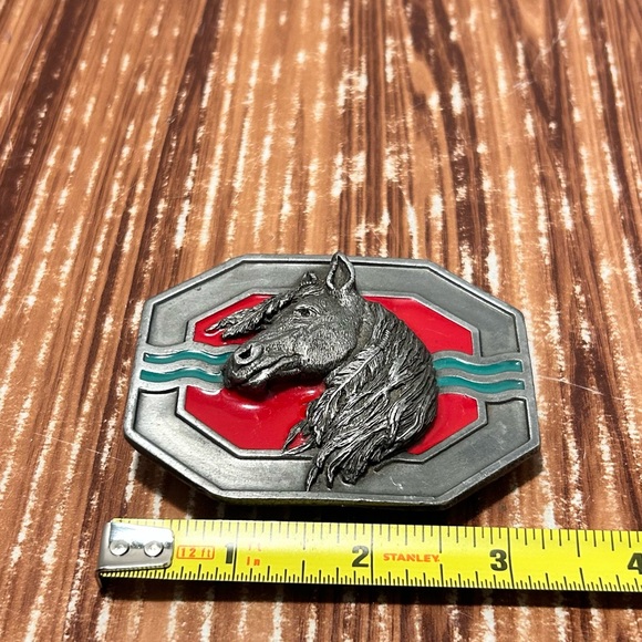 Siskiyou Horse Enamel Belt Buckle, F-7 , Red Green Metal 3D, made in USA 1993 - Picture 11 of 14